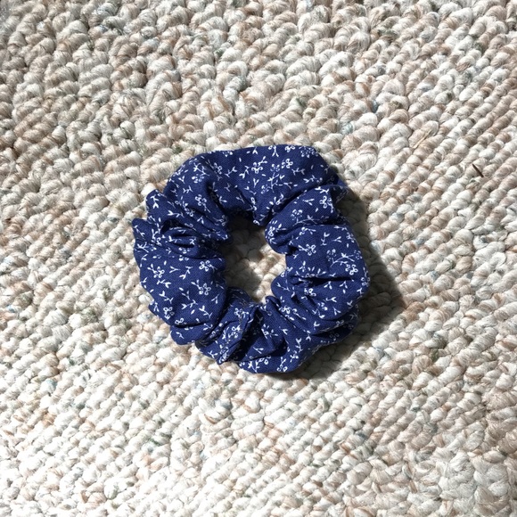 Dainty Floral Scrunchie - Picture 2 of 2